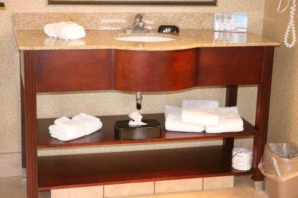 Hampton Inn & Suites Toledo-Perrysburg Rossford Zimmer foto